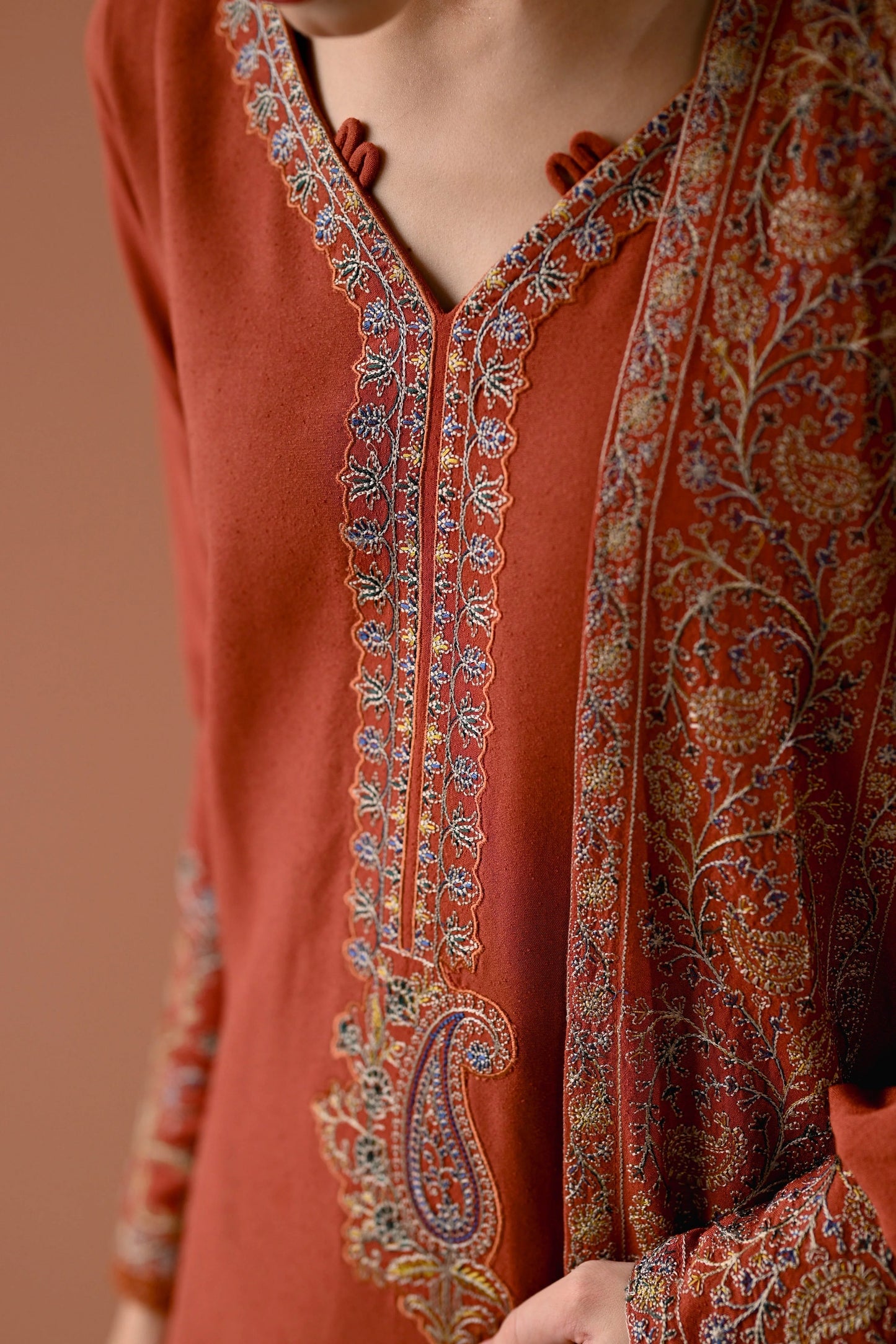 Batik 3PC Dhanak Embroidered Suit 679 by ZARTHREAD – Front View