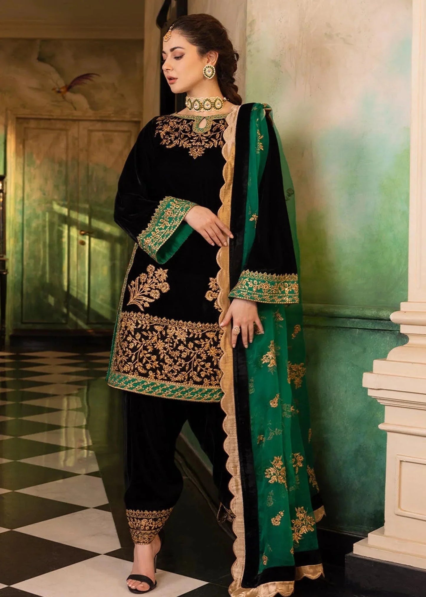 ZARTHREAD JZ-953 Heavy Embroidered Velvet Suit with Organza Dupatta – Detail View