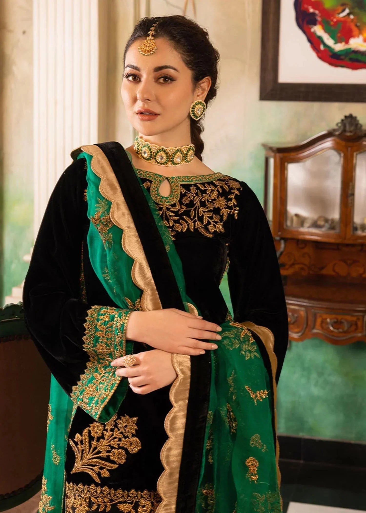 ZARTHREAD JZ-953 Heavy Embroidered Velvet Suit with Organza Dupatta – Detail View
