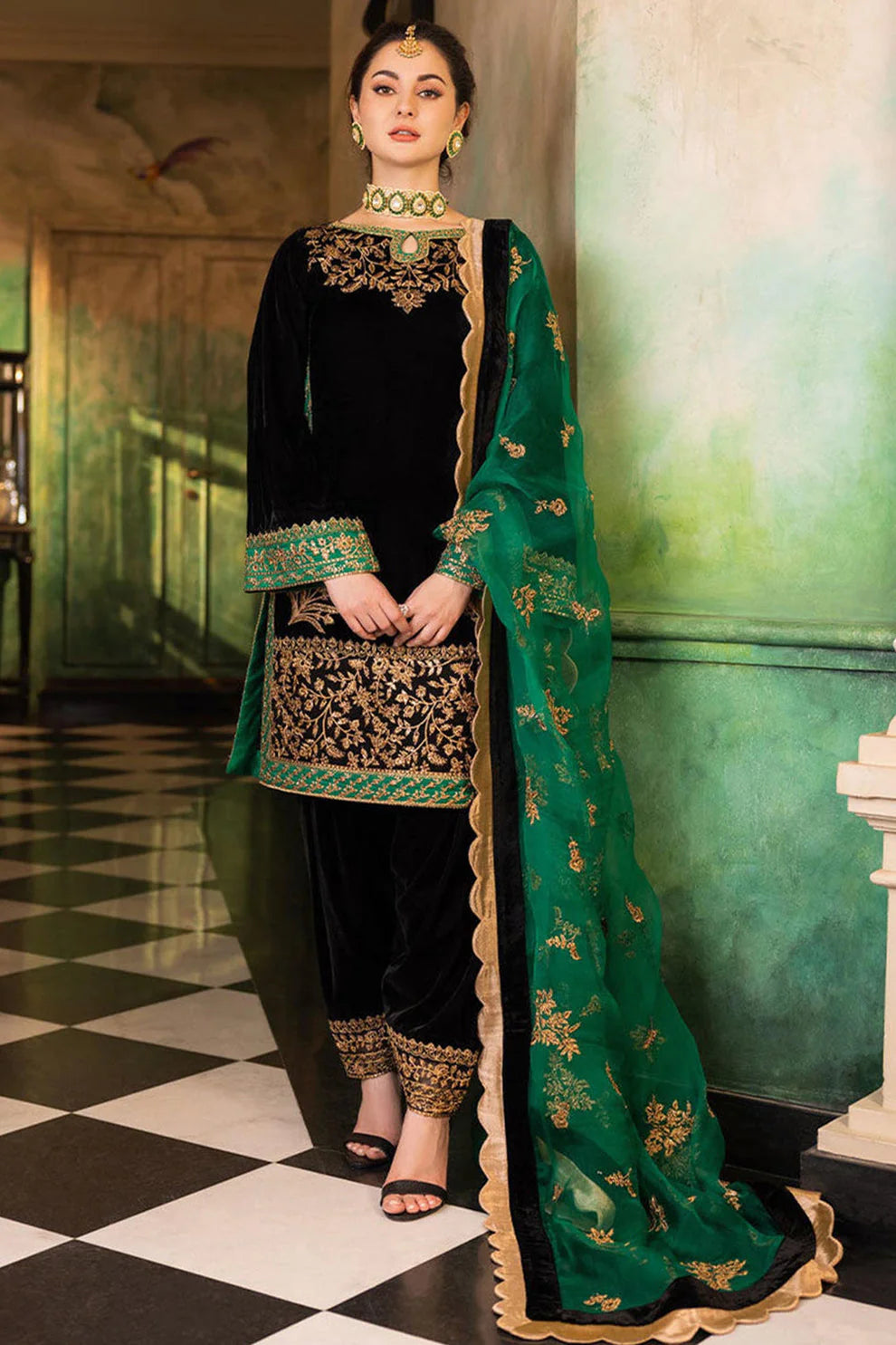 ZARTHREAD JZ-953 Heavy Embroidered Velvet Suit with Organza Dupatta – Detail View