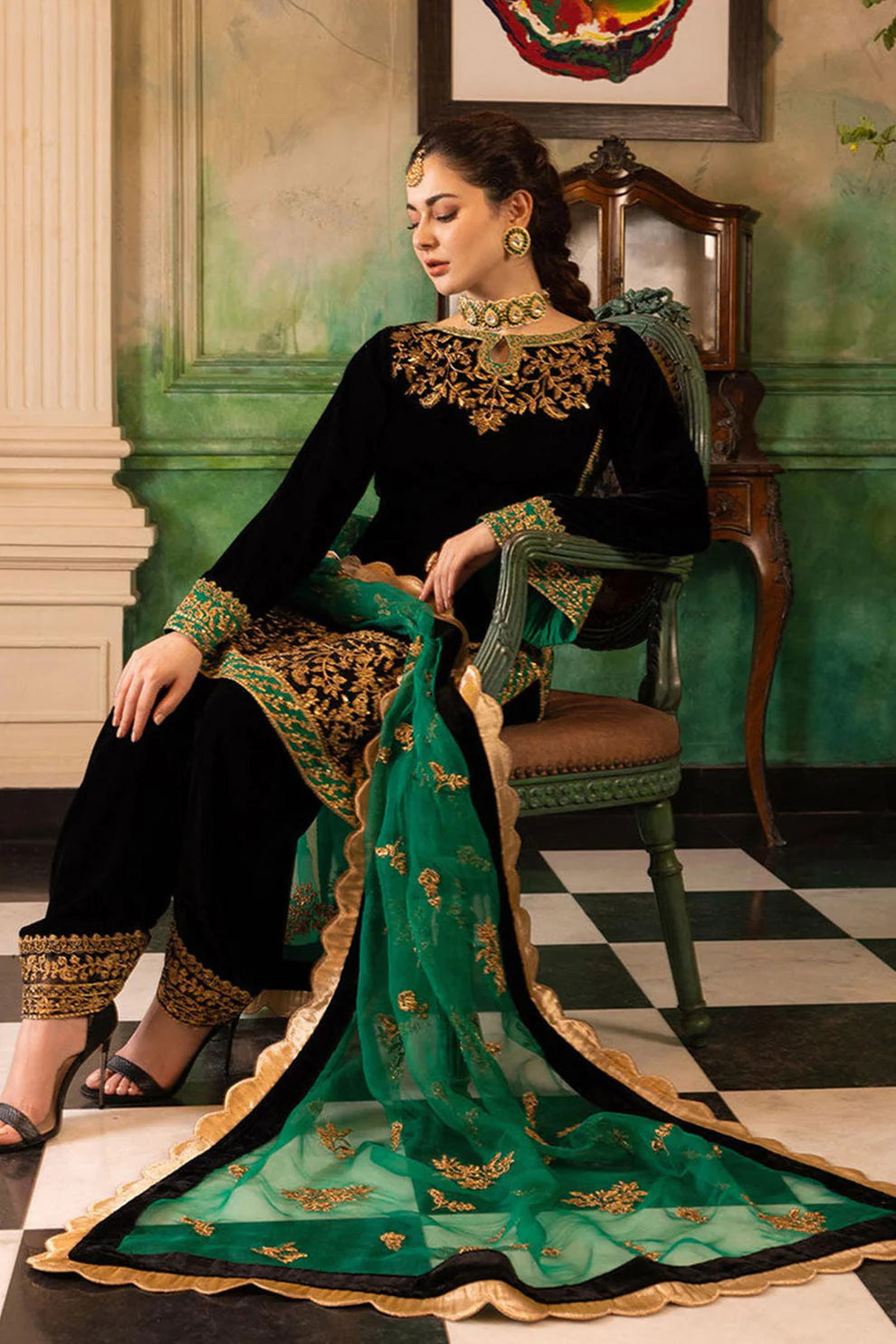 ZARTHREAD JZ-953 Heavy Embroidered Velvet Suit with Organza Dupatta – Detail View