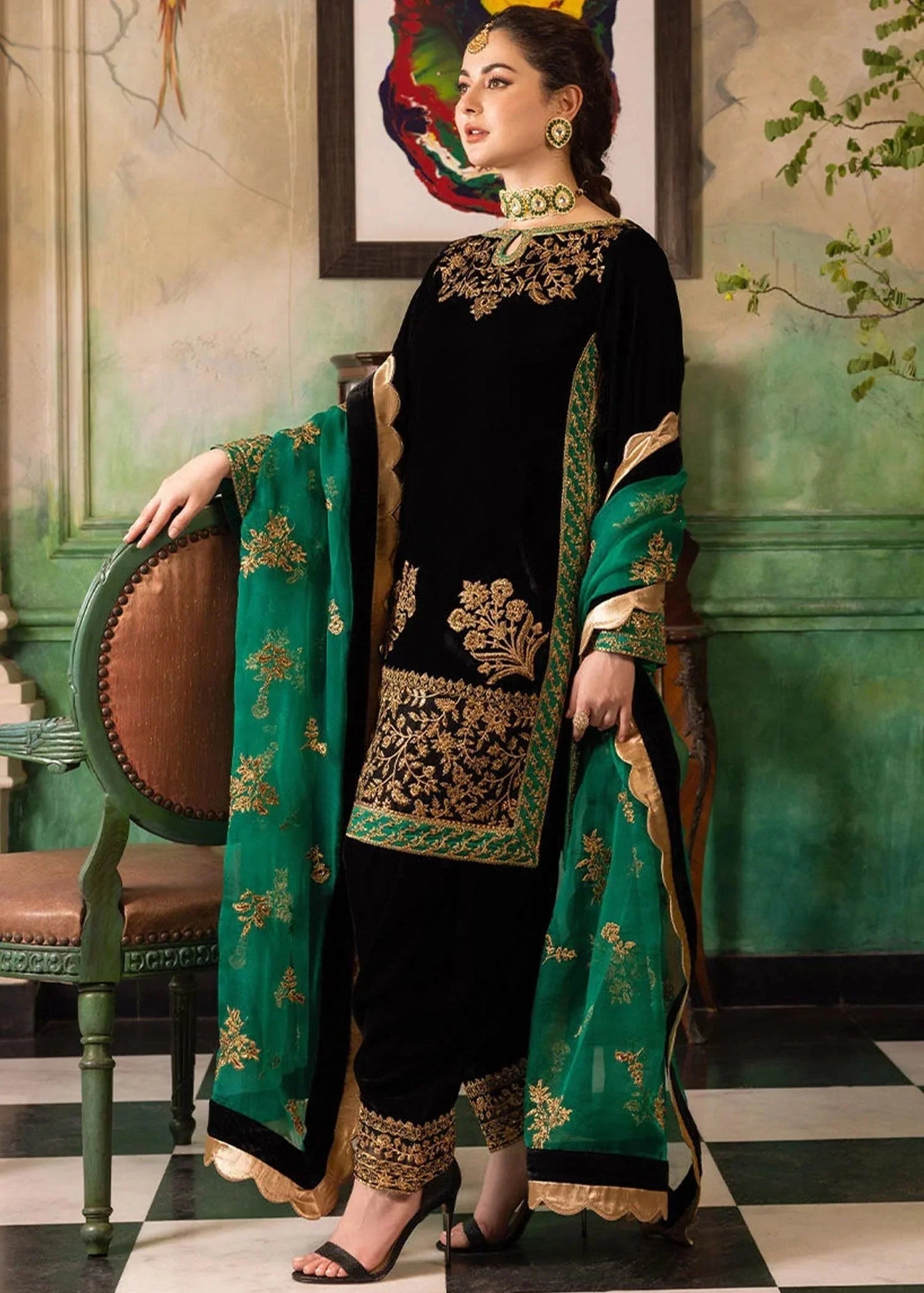 ZARTHREAD JZ-953 Heavy Embroidered Velvet Suit with Organza Dupatta – Detail View